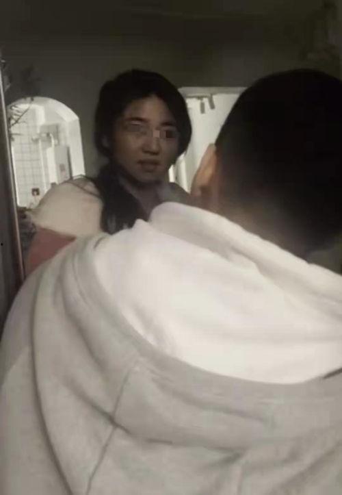 男子吃瓜被砍视频播放,视频播放引发网友热议